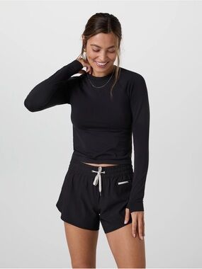 Vuori Black Long Sleeve Crew Top No Size Label Pit 2 Pit 16